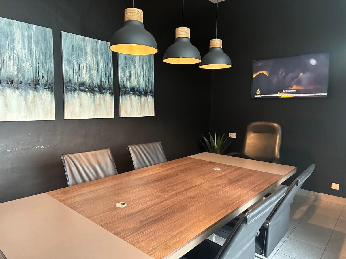 N1 Hotel Samora Machel 하라레 외부 사진