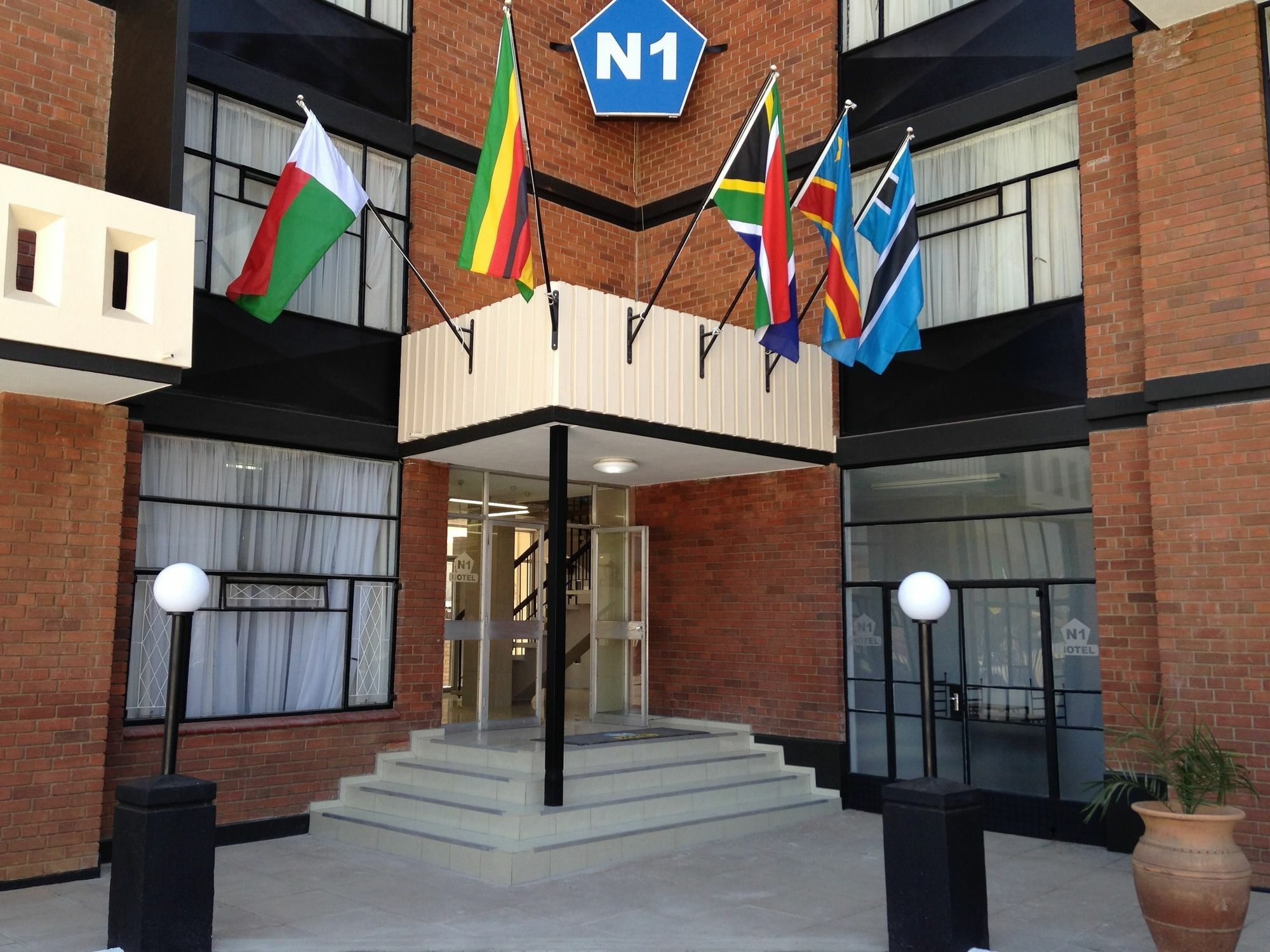 N1 Hotel Samora Machel 하라레 외부 사진